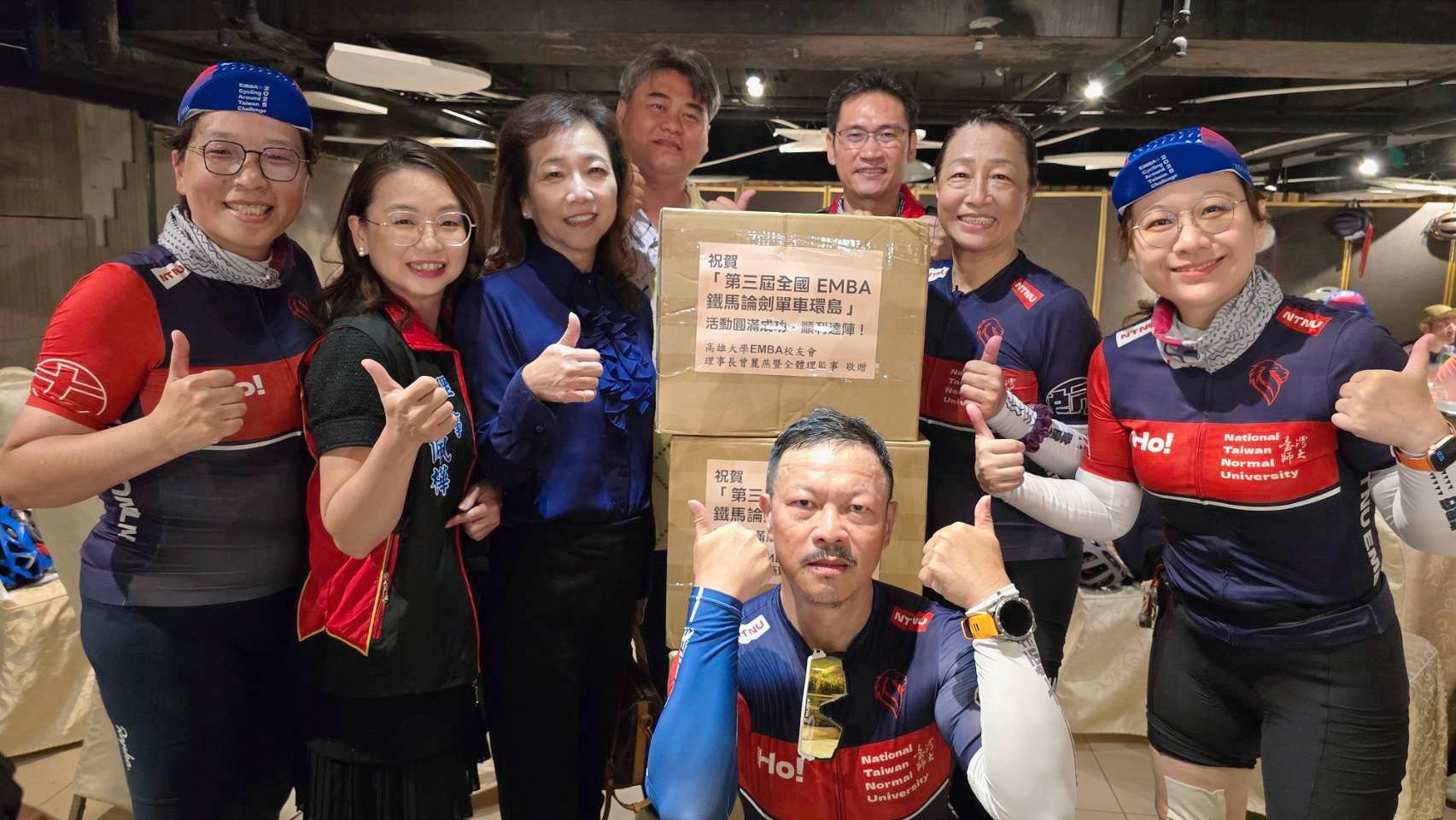 由台師大舉辦的～第三屆全國鐵馬論劍單車環島，EMBA校友會特地前往致意並贈送補給品。